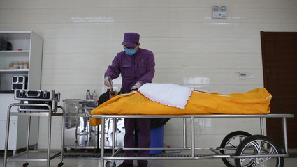 实拍殡仪馆整容师 在生命终点，以专业与温情守护最后的尊严