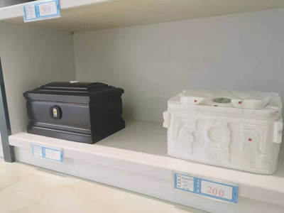 宁乡殡仪馆禁自带骨灰盒事件引热议，官方回应将彻查利益输送问题